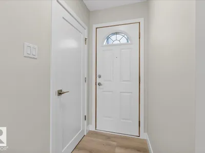 9723 65 AV NW photo 6