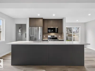 9723 65 AV NW photo 14