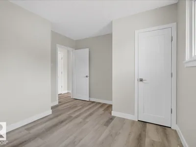 9723 65 AV NW photo 36