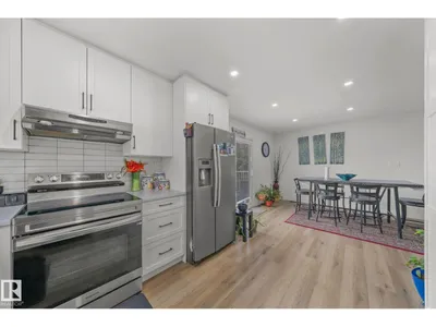 4119 18 AV NW photo 11