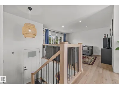 4119 18 AV NW photo 21