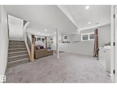 4119 18 AV NW photo 22