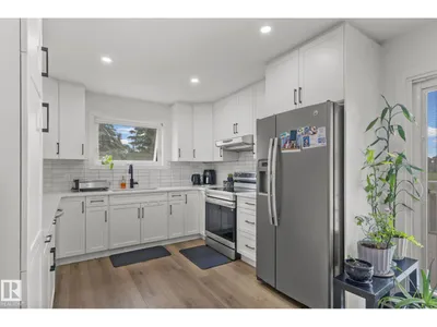 4119 18 AV NW photo 9