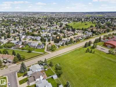 4119 18 AV NW photo 42