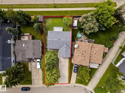 4119 18 AV NW photo 40