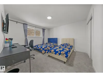 4119 18 AV NW photo 17