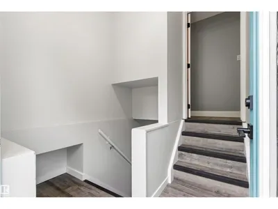 7924 89 AV NW photo 29