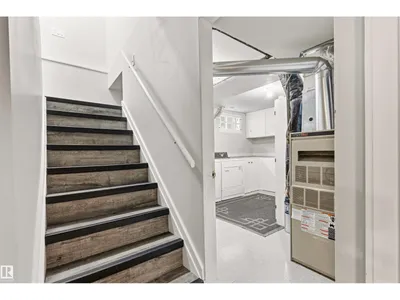 7924 89 AV NW photo 30