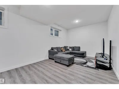 2011 18 AV NW photo 46