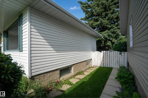 5307 105 ST NW photo 3