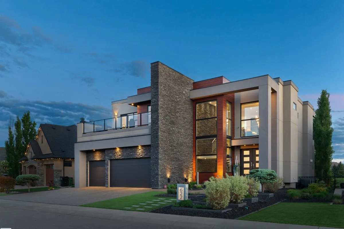 622 HOWATT DR SW exterior