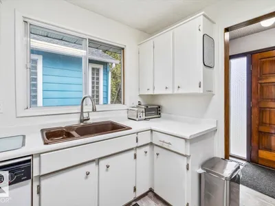 11428 79 AV NW photo 6
