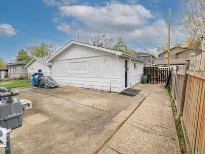 11428 79 AV NW photo 39