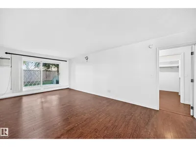 #109 10945 21 AV NW photo 5