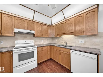 #109 10945 21 AV NW photo 9