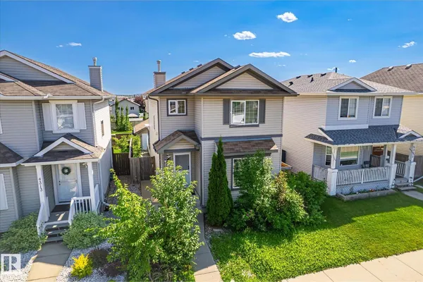 4317 152 AV NW photo 2