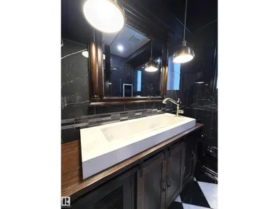 11833 102 AV NW photo 32