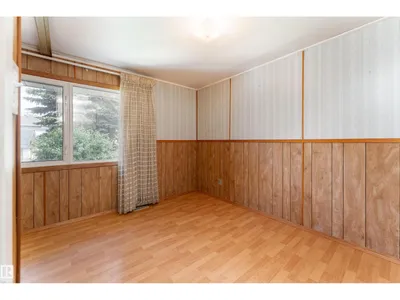 8502 76 AV NW photo 14