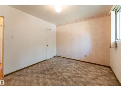 8502 76 AV NW photo 16