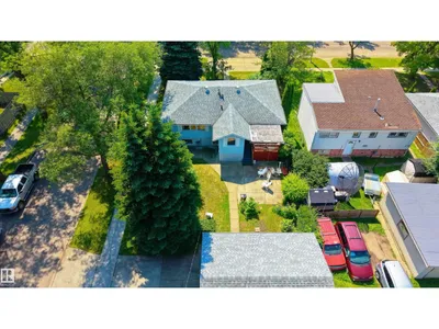 8502 76 AV NW photo 30