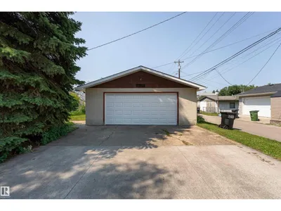 8502 76 AV NW photo 40