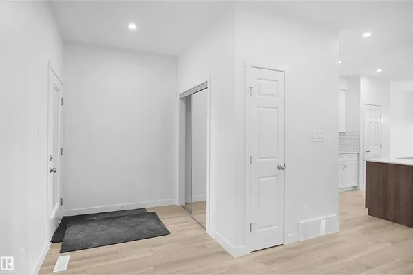 8464 183 AV NW photo 2