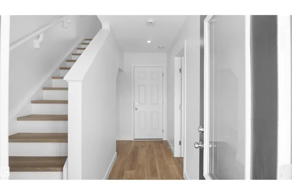 621 176 AV NE photo 2