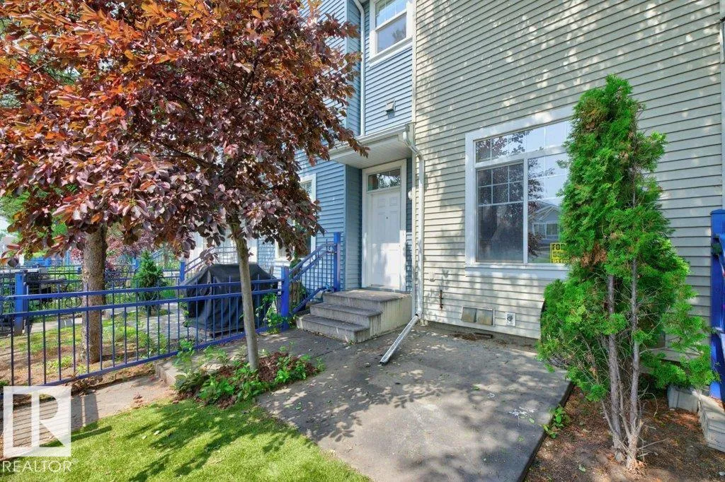 #7 8304 11 AV SW exterior
