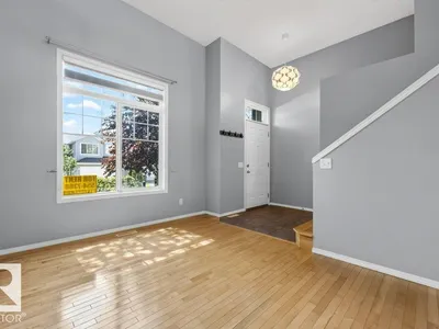 #7 8304 11 AV SW photo 11