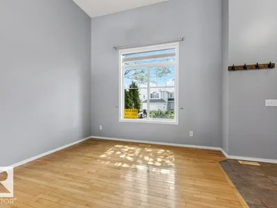 #7 8304 11 AV SW photo 12