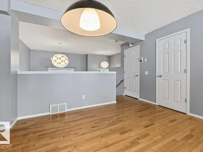 #7 8304 11 AV SW photo 14