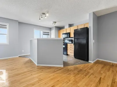 #7 8304 11 AV SW photo 17