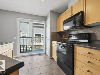 #7 8304 11 AV SW photo 18