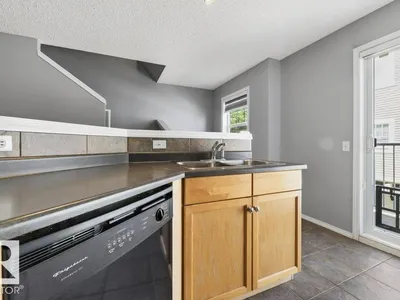 #7 8304 11 AV SW photo 20