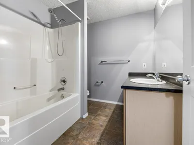#7 8304 11 AV SW photo 26