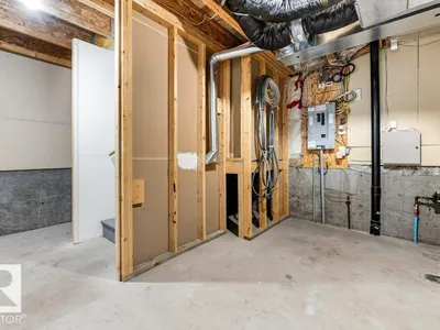 #7 8304 11 AV SW photo 33