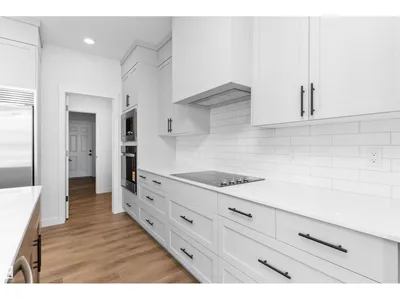2224 5 AV NW photo 11