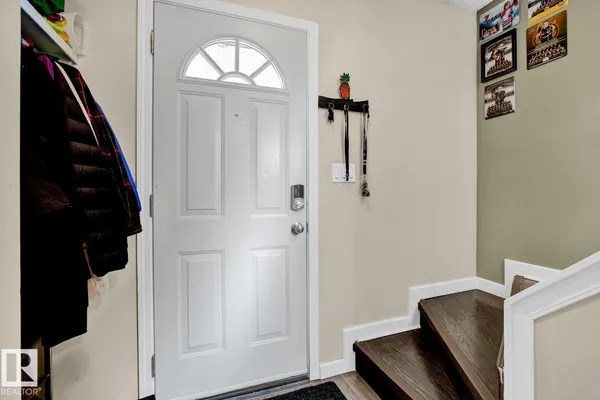 8314 182 ST NW photo 3