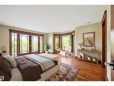 9652 86 AV NW photo 22
