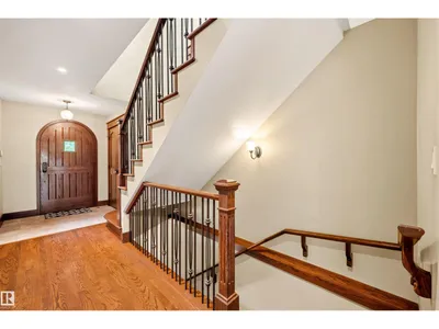 9652 86 AV NW photo 9