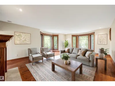 9652 86 AV NW photo 18