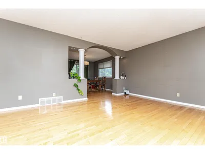 11512 24 AV NW photo 11