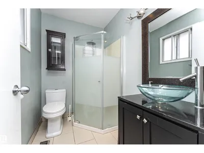 11512 24 AV NW photo 27
