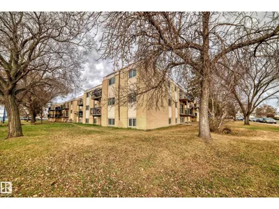#5C 5715 133 AV NW photo 34