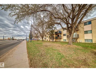 #5C 5715 133 AV NW photo 35
