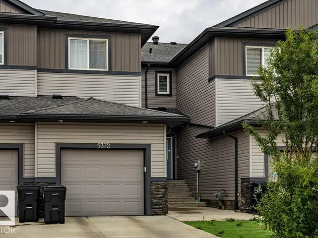 9372 Cooper BN SW SW, Edmonton