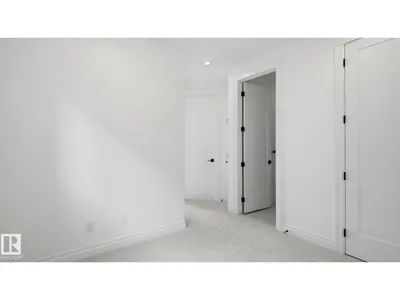 9224 94 ST NW photo 16