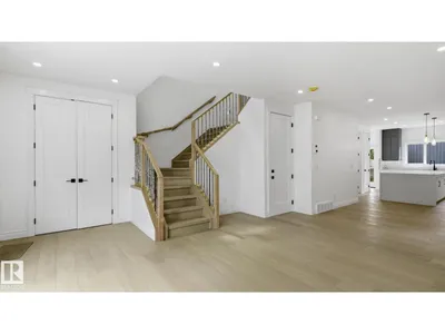 9224 94 ST NW photo 6