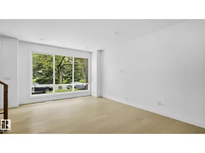 9226 94 ST NW photo 5