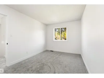 #4 7604 29 AV NW photo 27